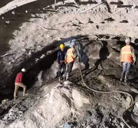 普格拱顶带模注浆料的施工流程及注意事项